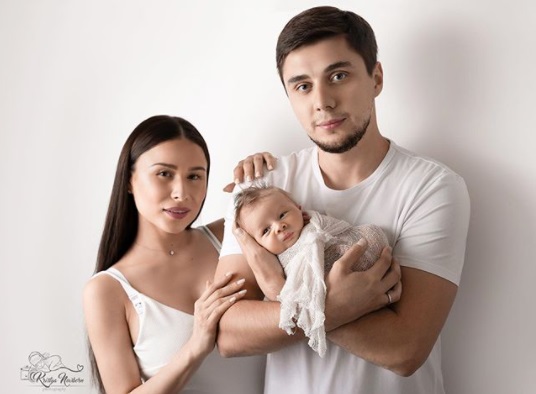 Қазақстандық әнші Луина алғаш рет ұлын көрсетті