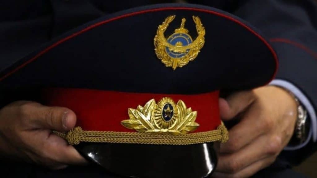 Шымкентте баспана алу үшін айла-шарғы жасаған полицей шенінен айырылды