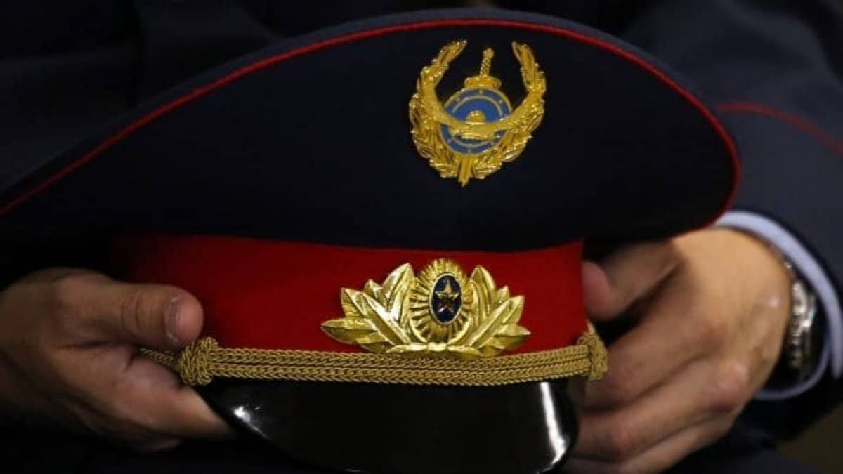 Шымкентте баспана алу үшін айла-шарғы жасаған полицей шенінен айырылды