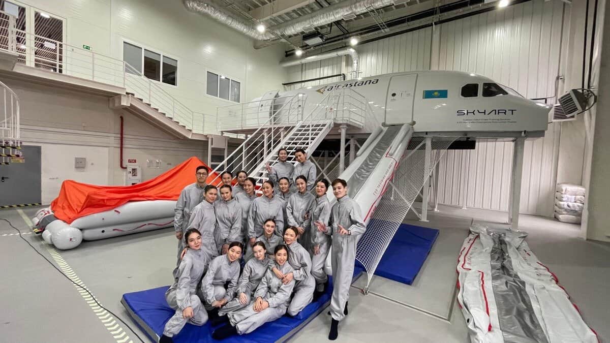 Әуекомпания апаттық-құтқару рәсімдері бойынша оқыту үшін эвакуациялау және өрт сөндіру бойынша жаңа тренажерларды іске қосты