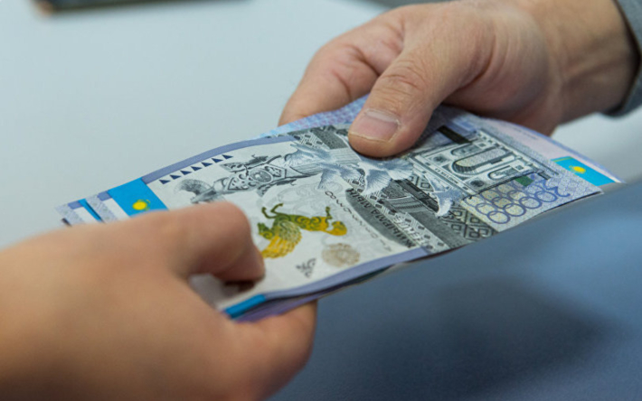 Заңсыз спирт өндірген зауыт басшысы билікке 20 мың доллар пара ұсынды