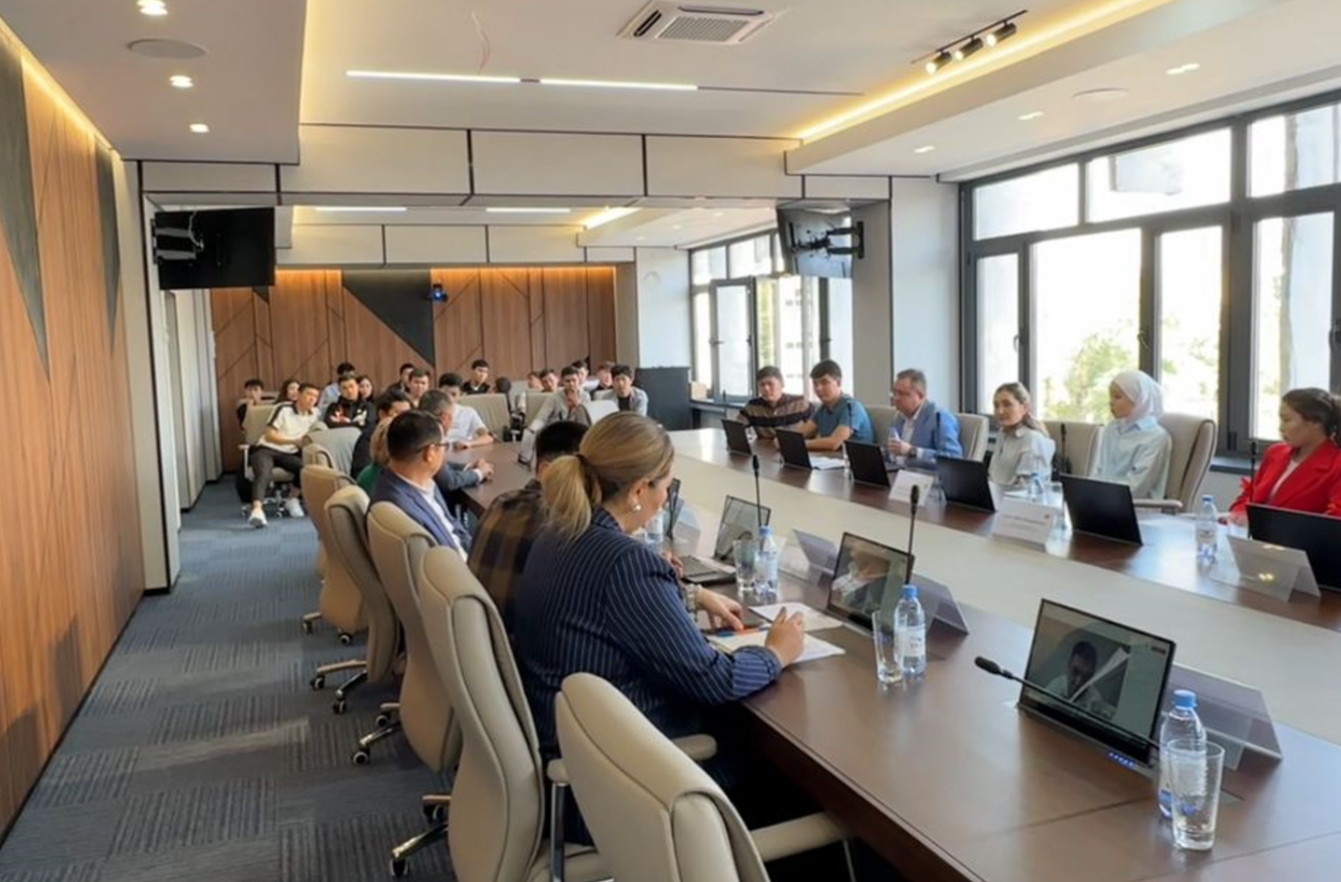 ALT Университетінде АЭС құрылысы мәселелері талқыланды: бейбіт атомның артықшылықтары мен экологиялық қауіпсіздігі