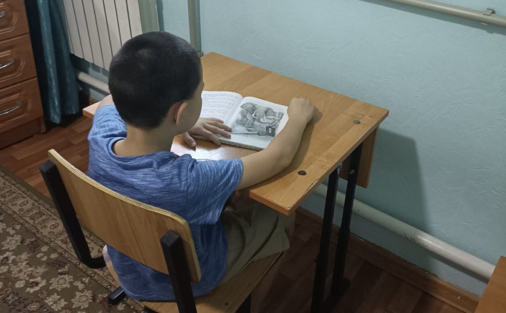 Білімдіге дүние жарық: сенімді репетитор табу және алаяқтардың арбауына түспеу жолдары