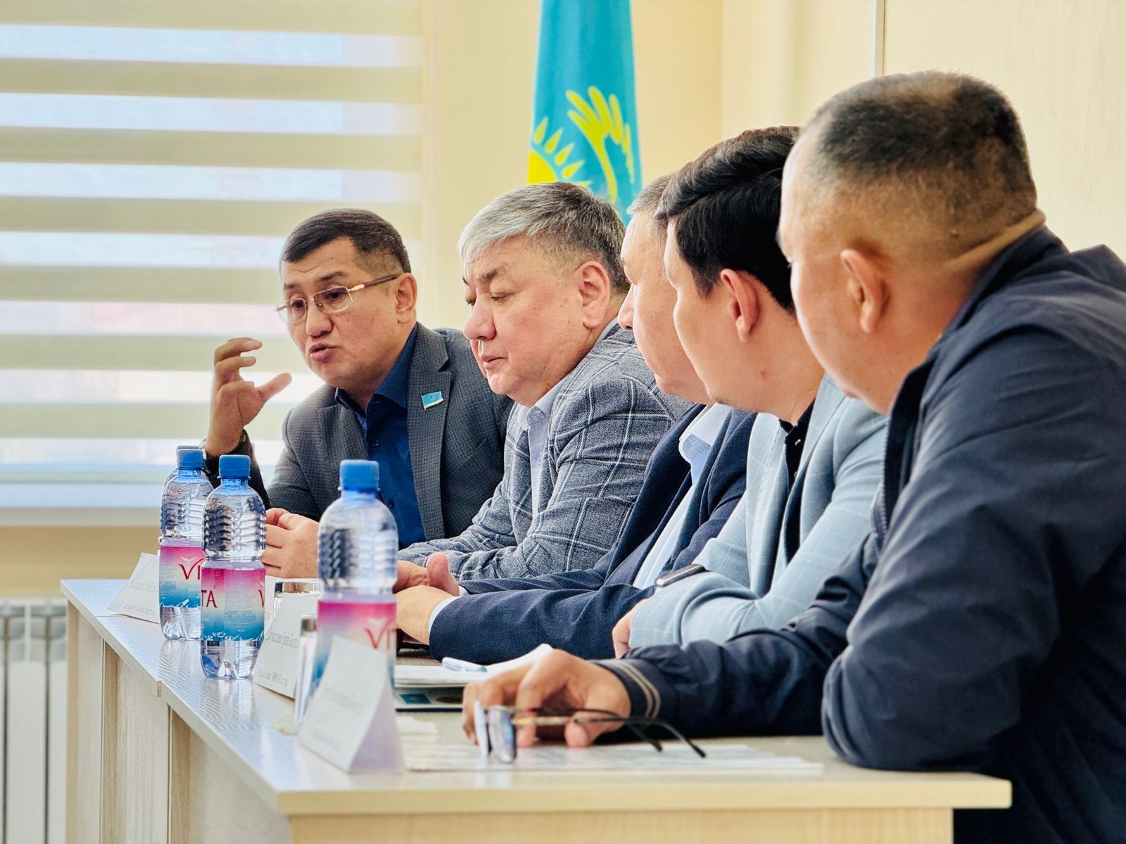 Сенаторлар Маңғыстау мұнайшыларымен АЭС құрылысының маңызы жөнінде пікір алмасты
