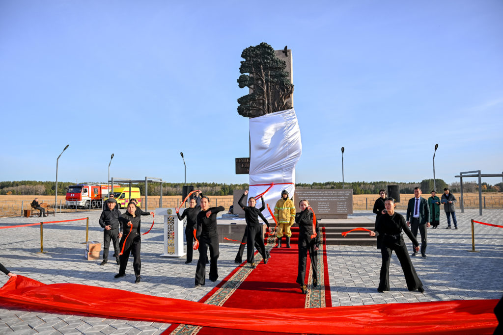 Абай облысында өрт сөндірушілер мен орманшыларға ескерткіш ашылды