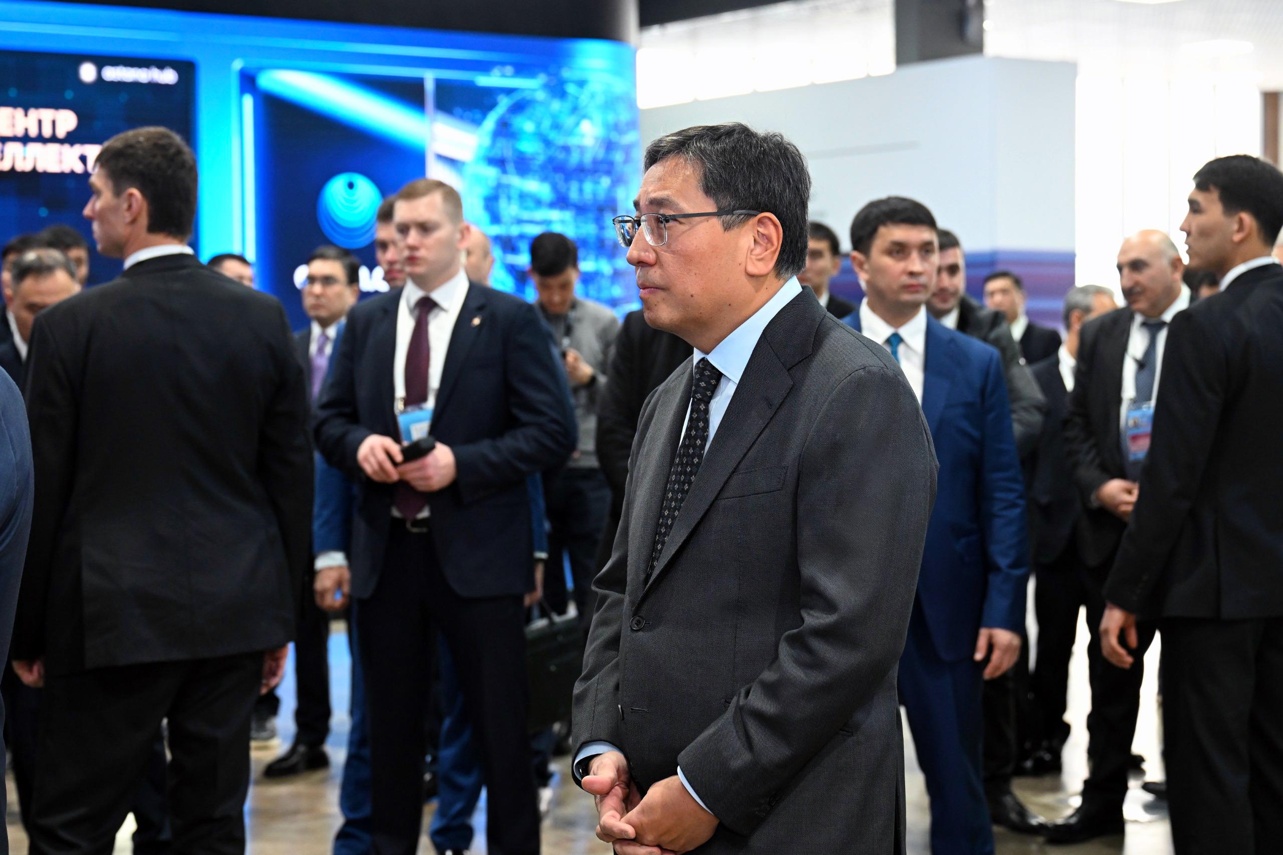 Ерболат Досаев Digital Almaty форумында инновациялық әзірлемелермен танысты