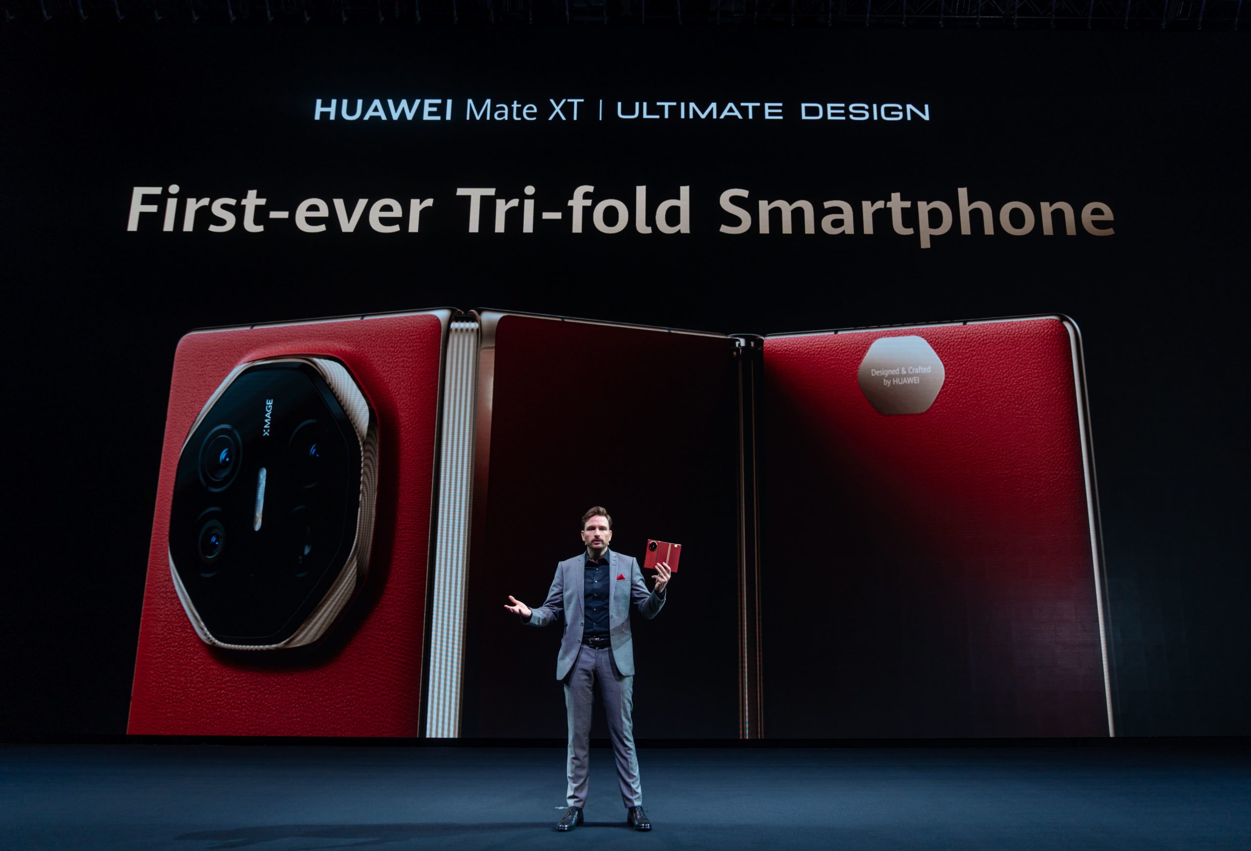 HUAWEI Mate XT — Қазақстан нарығында алғашқы үш рет бүктелетін смартфон шықты