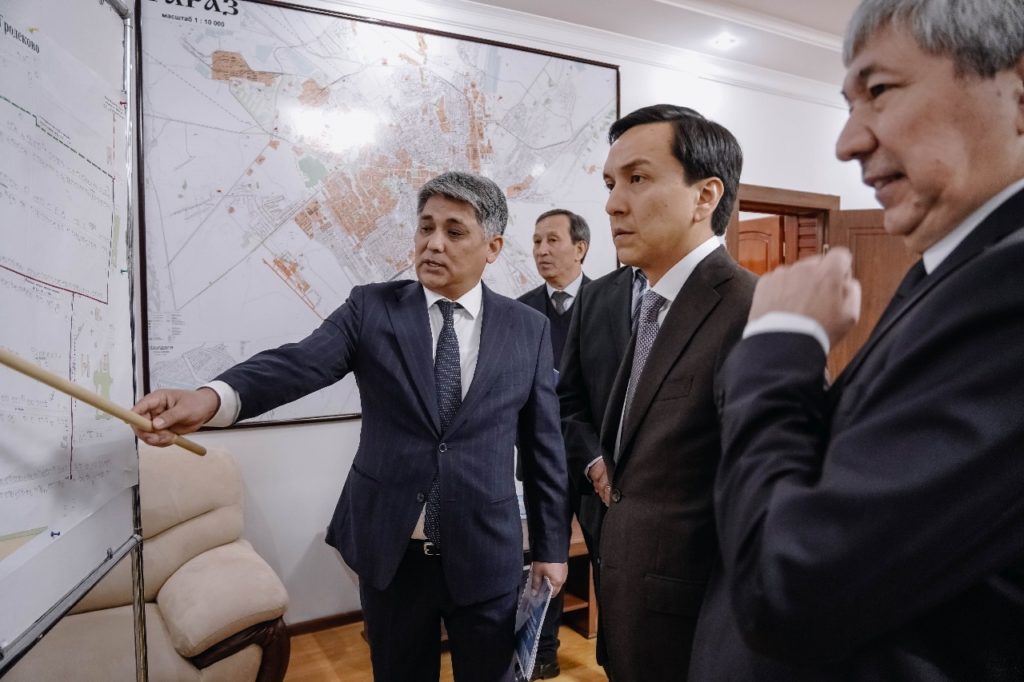 «QazaqGaz Aimaq» АҚ Бас директоры Бауыржан Асқаров Жамбыл облысының газ нысандарын тексерді