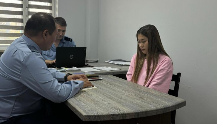 Полиция ҚХР-дан оралған азаматпен профилактикалық әңгіме өткізді