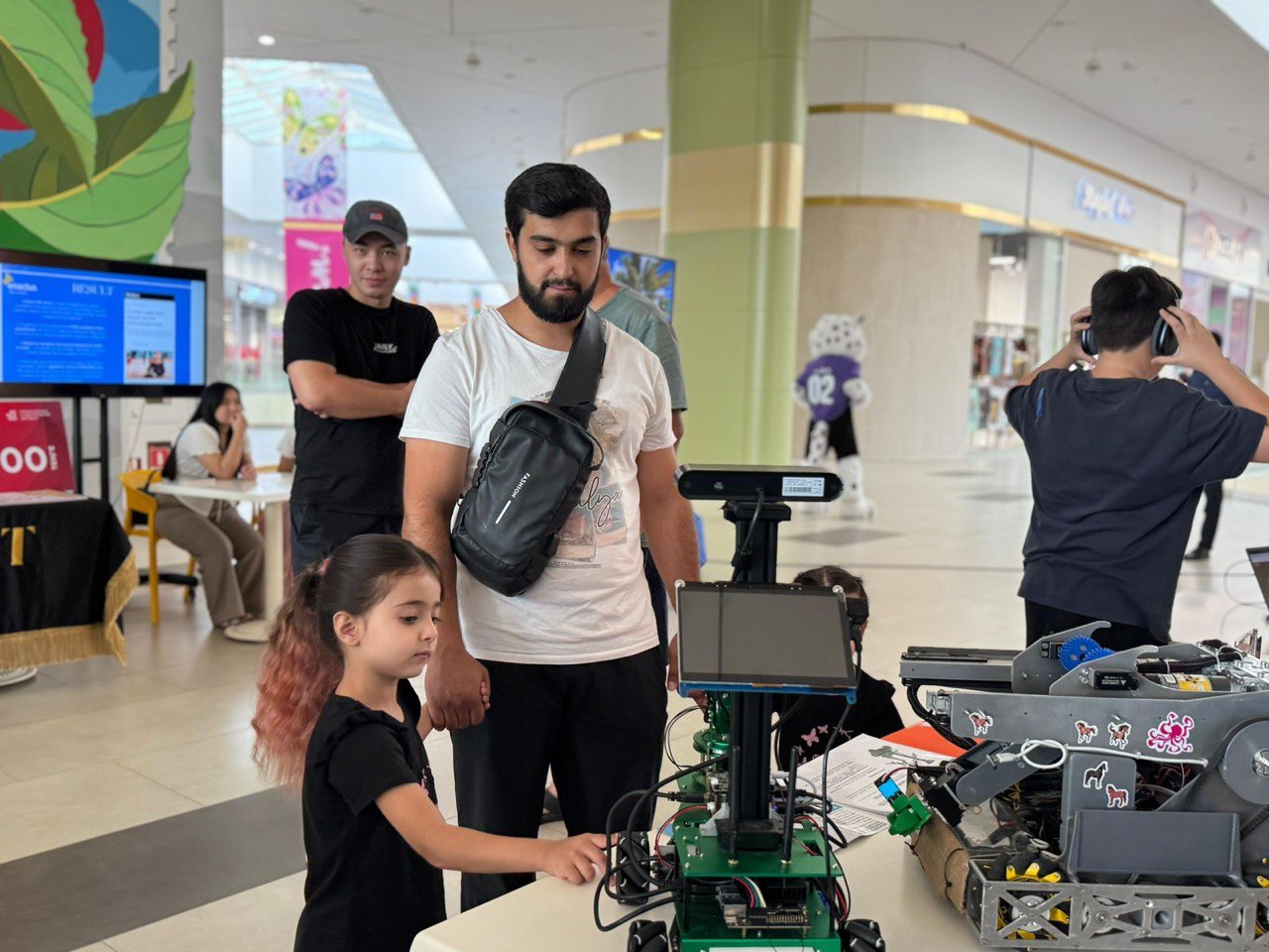 Алматыда Жастар күніне орай әлеуметтік жобалар көрмесі өтті