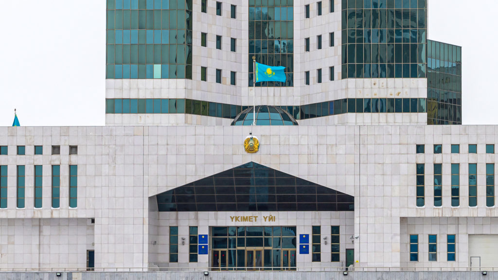 2024 жылғы Президент Жолдауы: автожолдарды жаңғырту, әуежайлар салу және Транскаспий бағыты қалай дамуда
