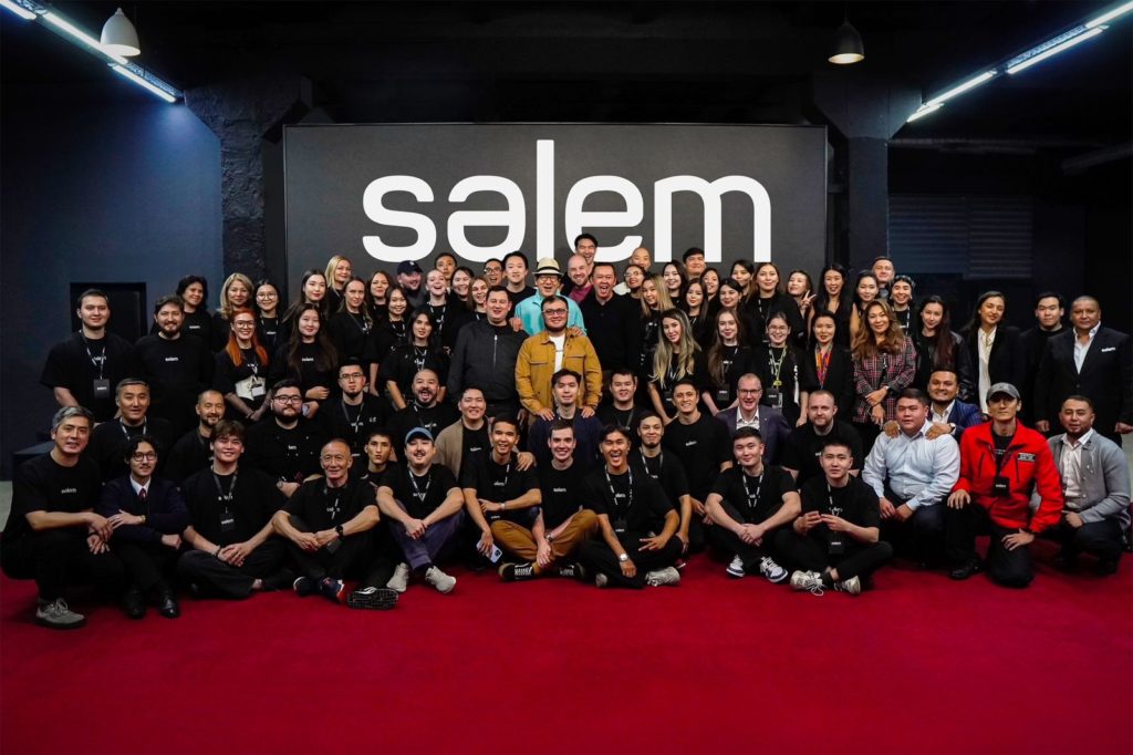 Salem Entertainment қабырғасында Джеки Чанмен жұмыс кездесуі өтті