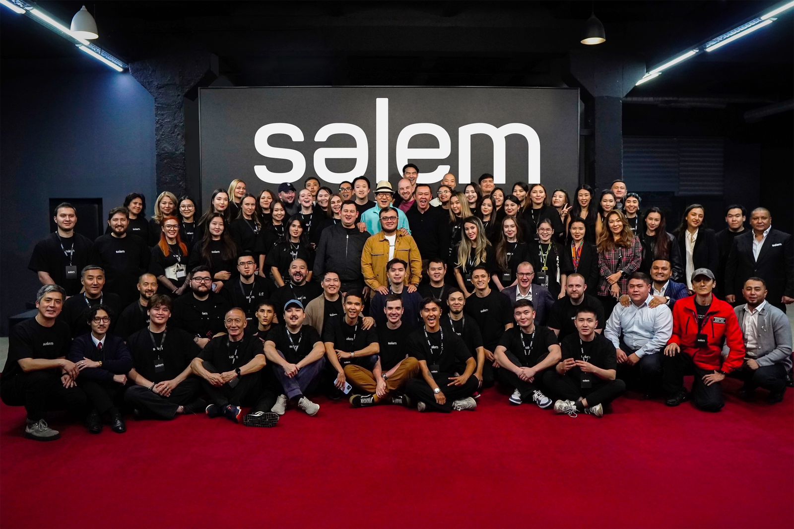 Salem Entertainment қабырғасында Джеки Чанмен жұмыс кездесуі өтті