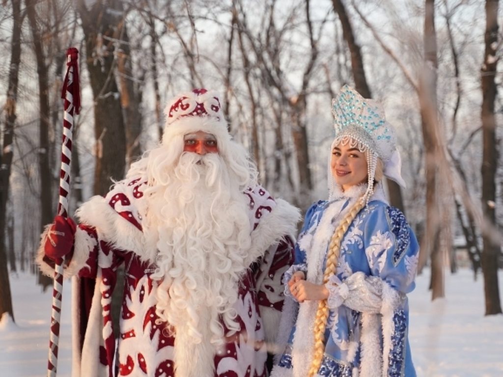 Жаңа жылдық бизнес: Аяз аталар мен Ақшақарлардың табысы бір жылда қалай өсті