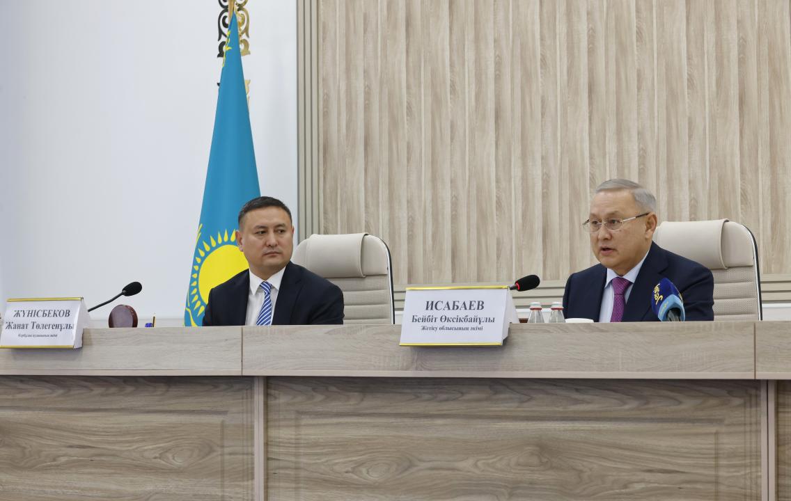 Бейбіт Исабаев Кербұлақ ауданының жаңадан сайланған әкімін жергілікті активке таныстырды