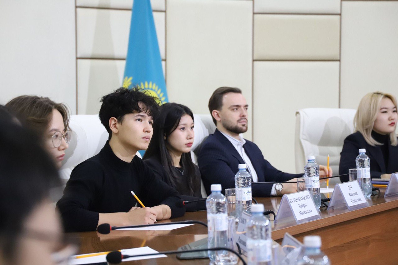 Астанада жаңа Конституция жобасын қолдауға арналған «Ассамблея жастары» РҚБ отырысы өтті
