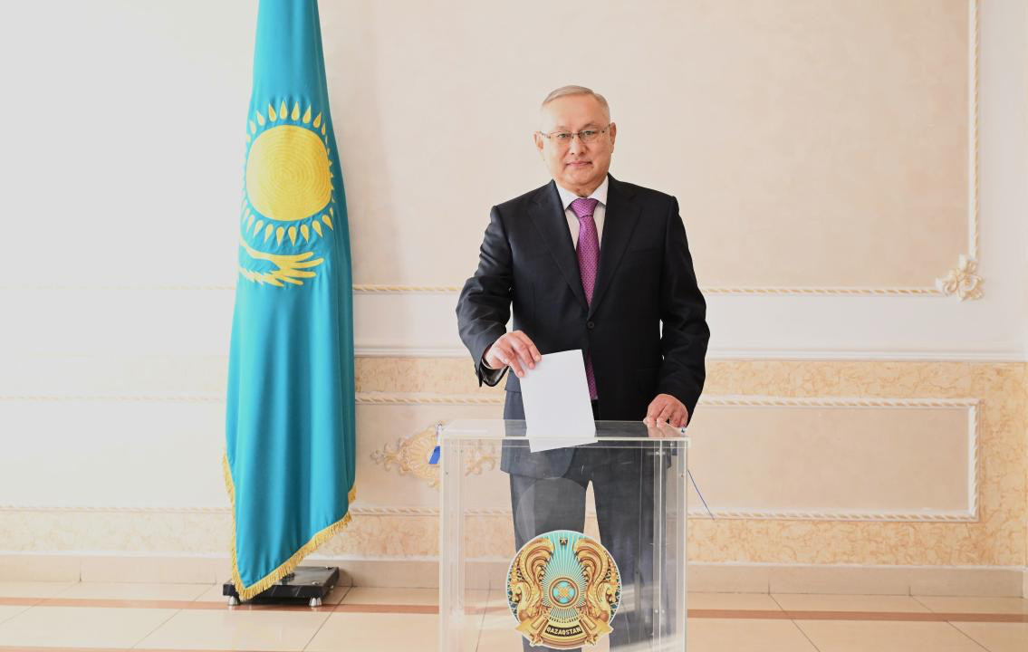 Мен еліміздің өсіп-өркендеуі үшін дауыс бердім»: Жетісу облысының әкімі Бейбіт Исабаев референдумға қатысты