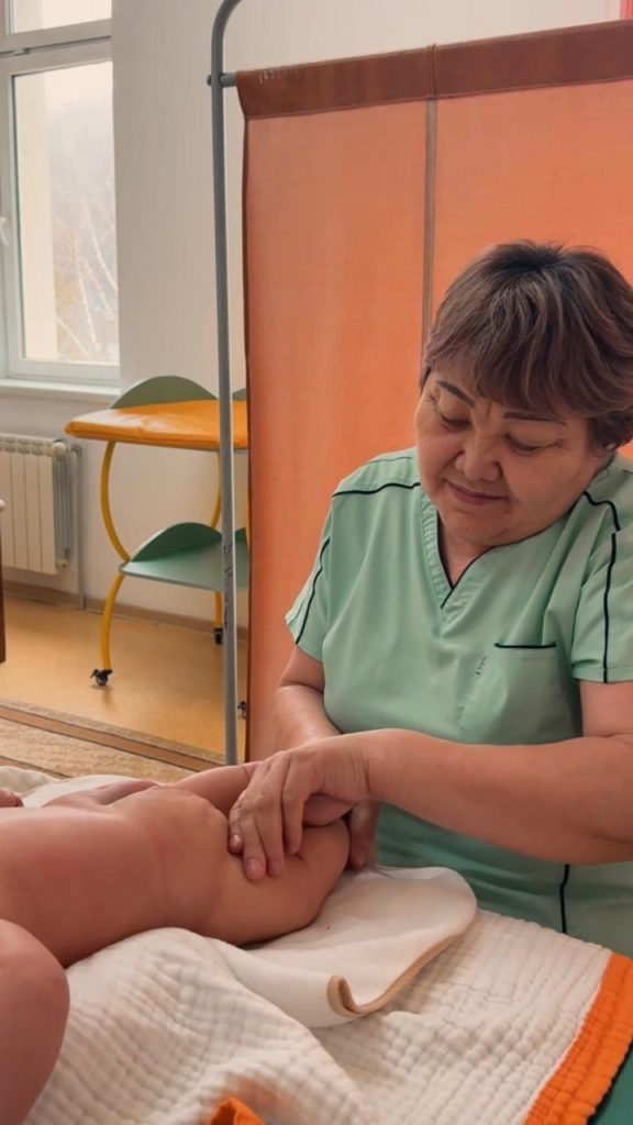 Балаларға денсаулық сыйлайтын алтын қолдар