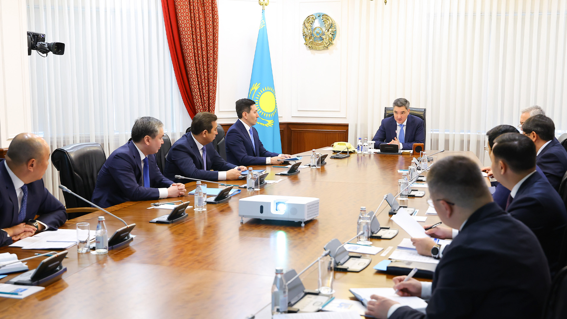 Олжас Бектенов жеңіл өнеркәсіпті дамыту тәсілдерін қайта қарауды тапсырды