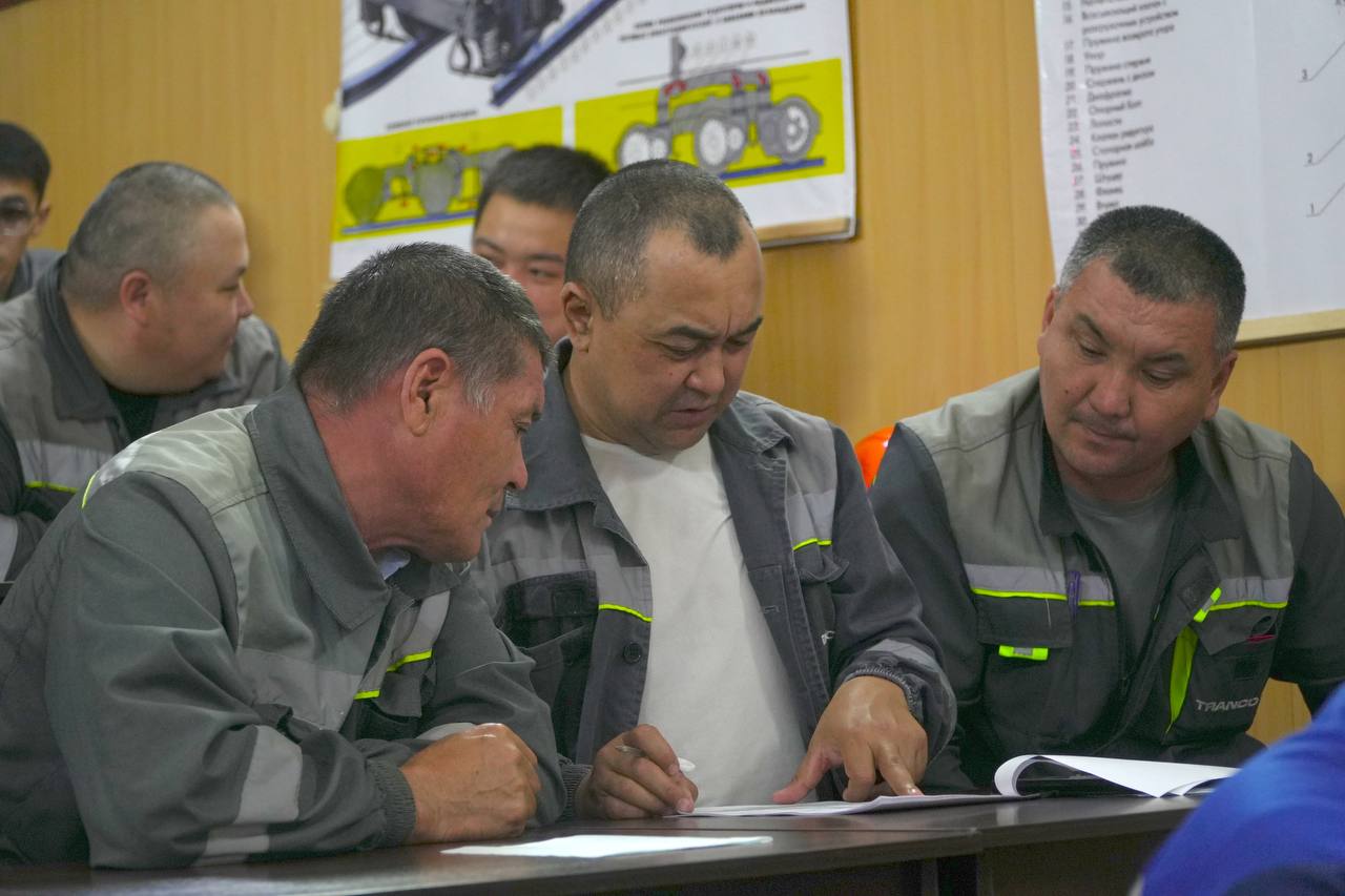 Бірыңғай қауіпсіздік талаптары: Қазақмыс мердігер ұйымдарды корпоративтік стандарттарға оқытуда