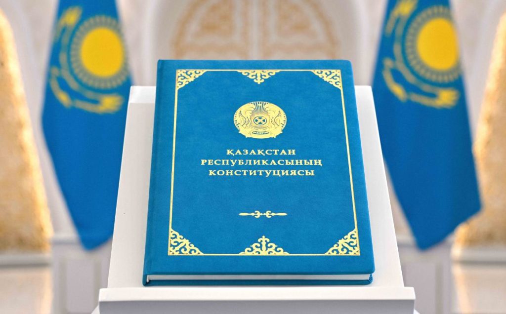 1995 жылғы Конституция күшін жойды: Қазақстанда жаңа Негізгі заң ресми түрде қолданысқа енді