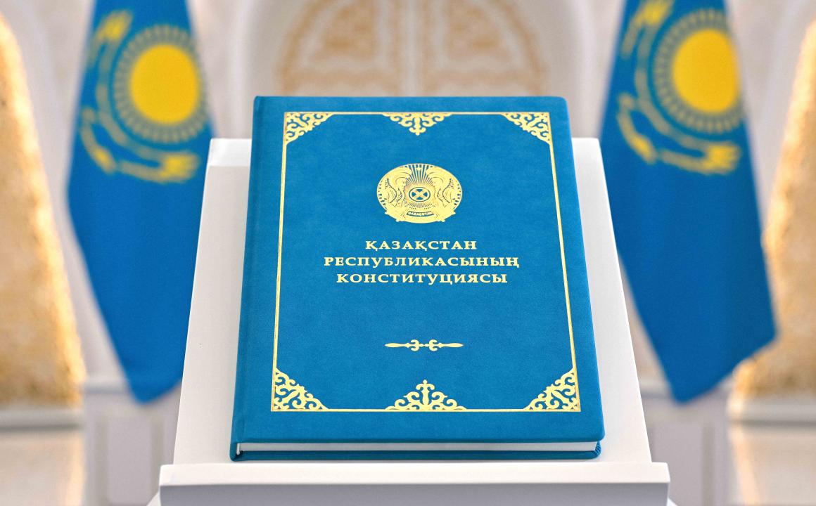 1995 жылғы Конституция күшін жойды: Қазақстанда жаңа Негізгі заң ресми түрде қолданысқа енді