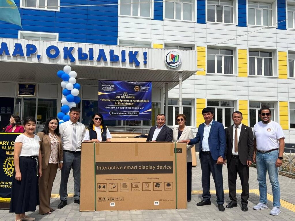Rotary Club Almaty және Rotary Jeju Noble Жансүгіров ауылдық округіндегі төрт мектепке интерактивті тақталар табыстады