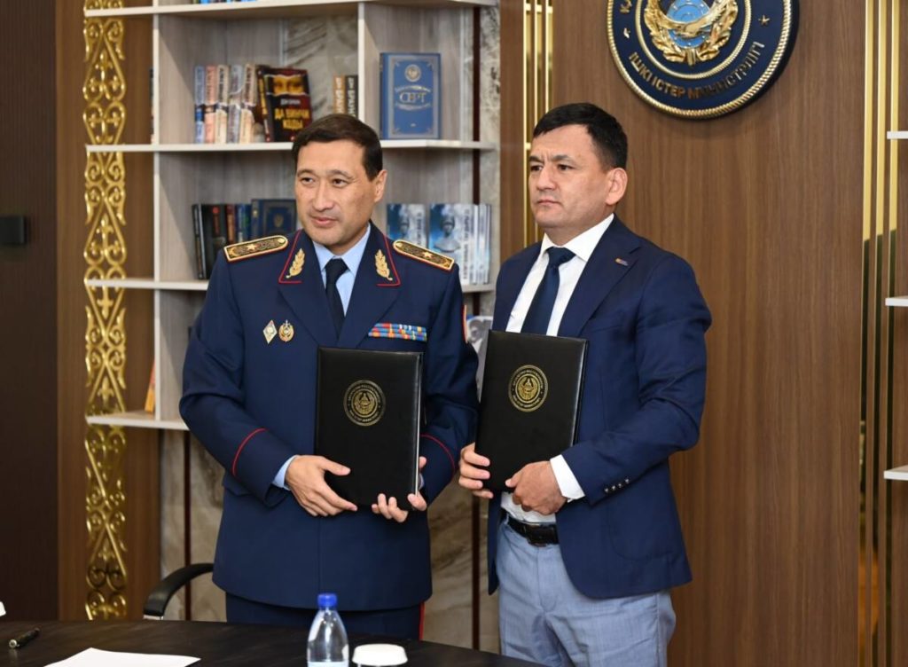 Ішкі істер министрлігі “Кітап оқитын ұлт” республикалық жобасын іске асыруға қосылды