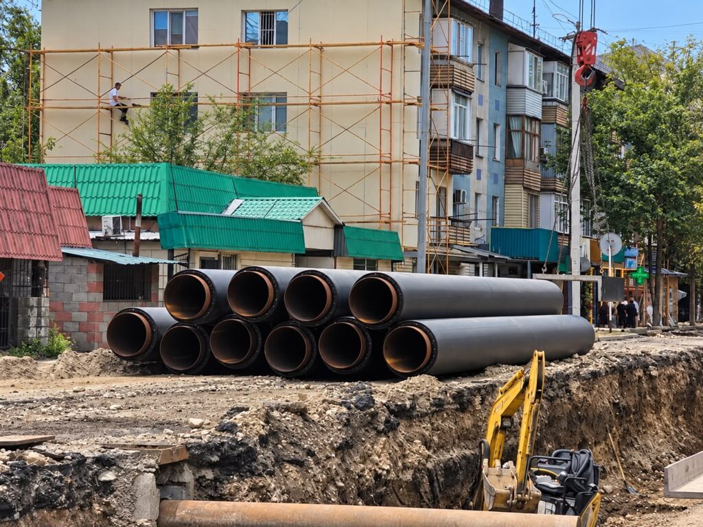 Иллюстрация — Талдықорғанда Ұлттық жоба аясында Жансүгіров көшесіндегі 3,5 шақырым жылу желілерін қайта жаңарту аяқталды