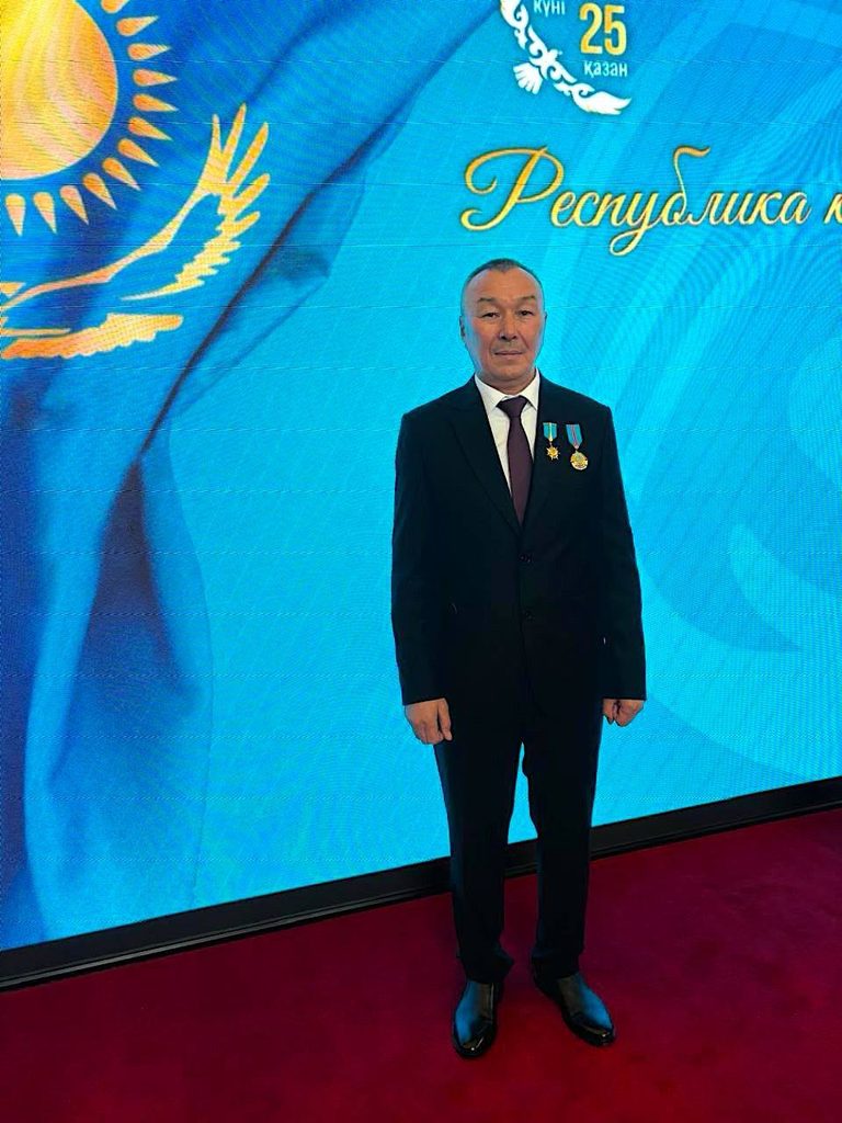 Иллюстрация — «Қазақмыс» металлургі Әбдірашит Доспановқа «Қазақстанның Еңбек Ері» атағы берілді