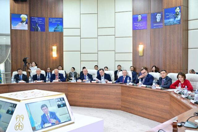 Ерлан Қошанов: біздің басты міндетіміз – халықтың үніне дер кезінде құлақ асып, талап-тілегін тыңдай білу